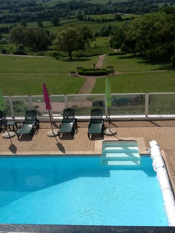Chateau De Vareilles Sommant Bagian luar foto