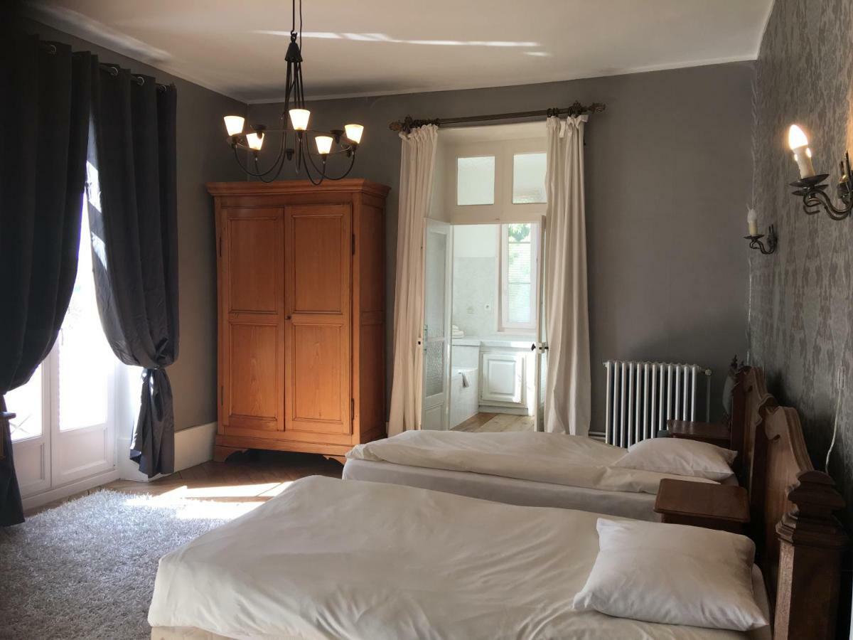 Chateau De Vareilles Sommant Bagian luar foto